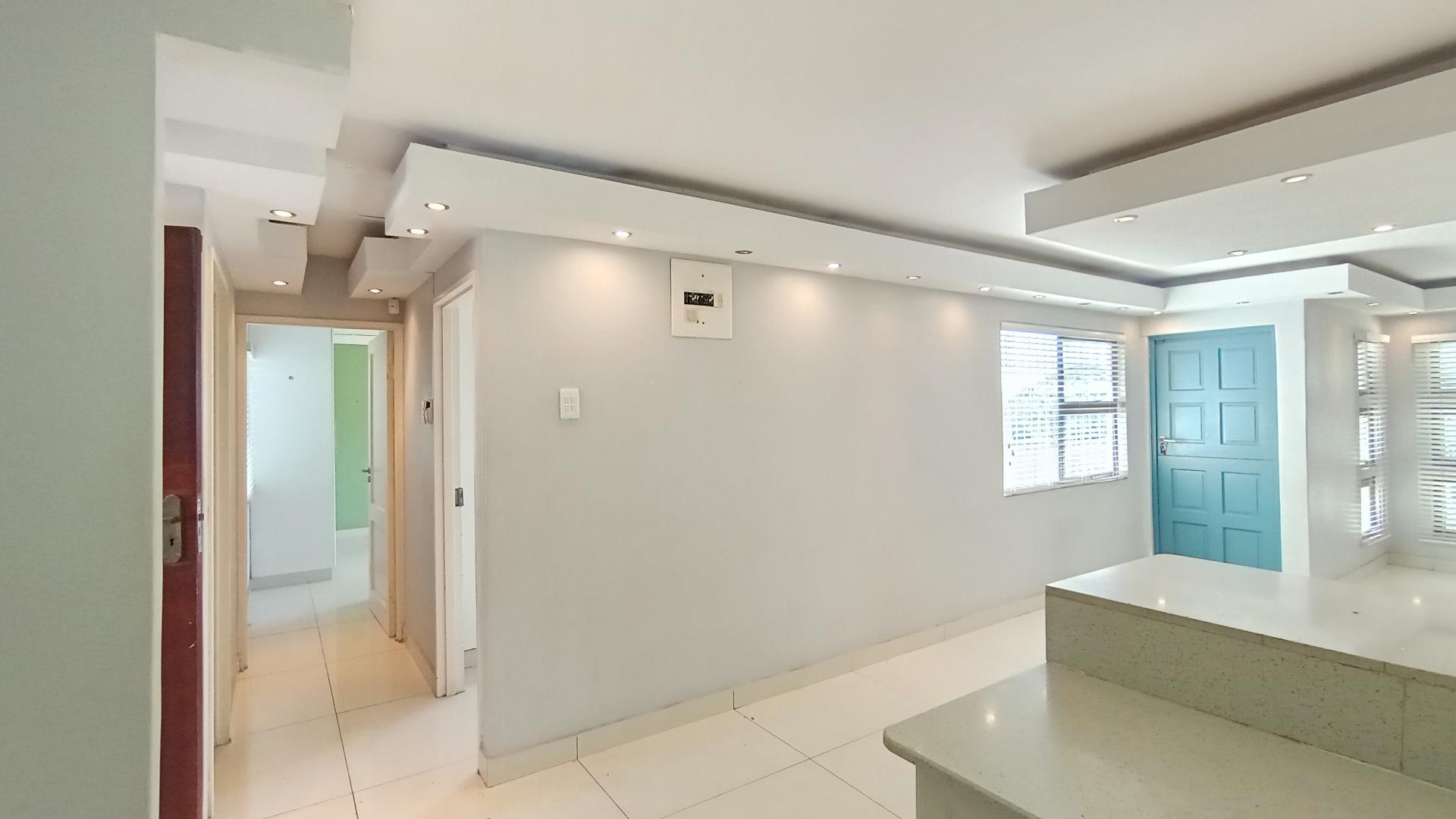 Kitchen - 12 square meters of property in Amanzimtoti 