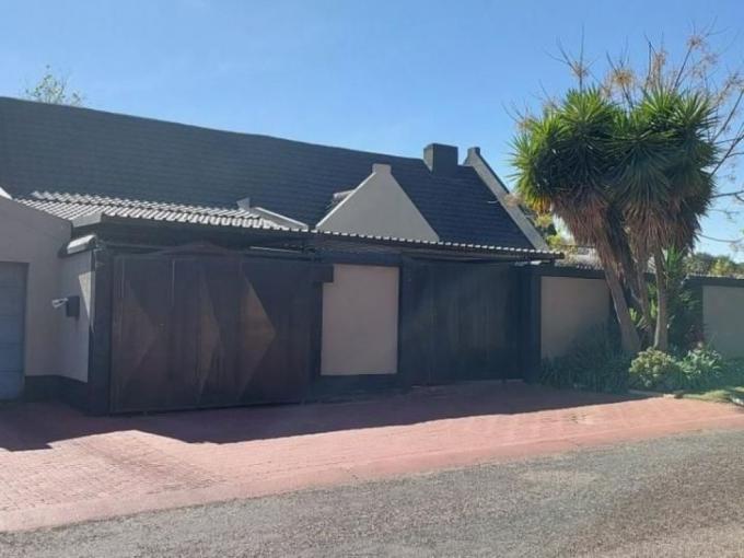 4 Bedroom House for Sale For Sale in Verwoerdpark - MR680977