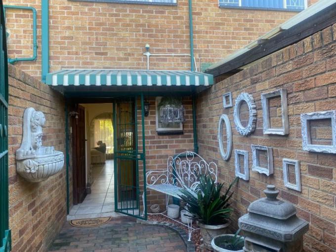 3 Bedroom Duplex for Sale For Sale in Croydon - MR680986