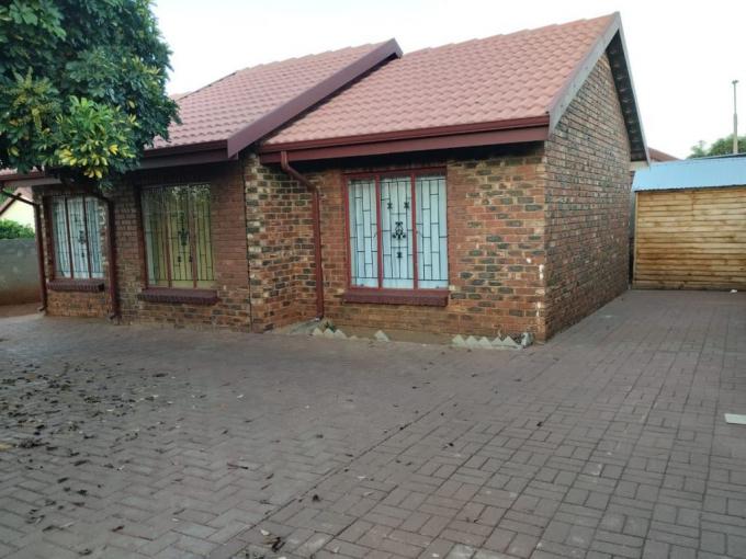 3 Bedroom House to Rent in Geelhoutpark - Property to rent - MR681016
