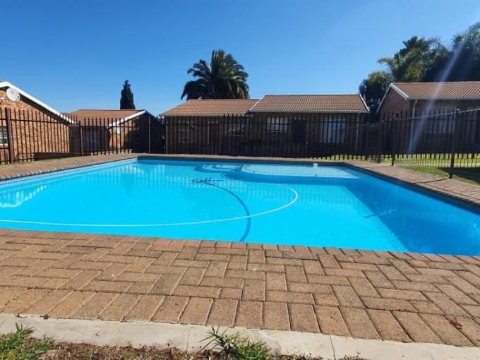 2 Bedroom Simplex for Sale For Sale in Liefde en Vrede - MR681042