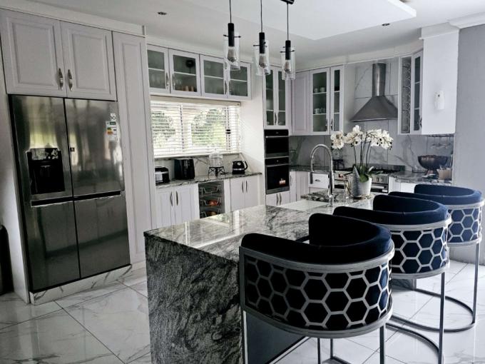 6 Bedroom House for Sale For Sale in Protea Park Remove - MR681060