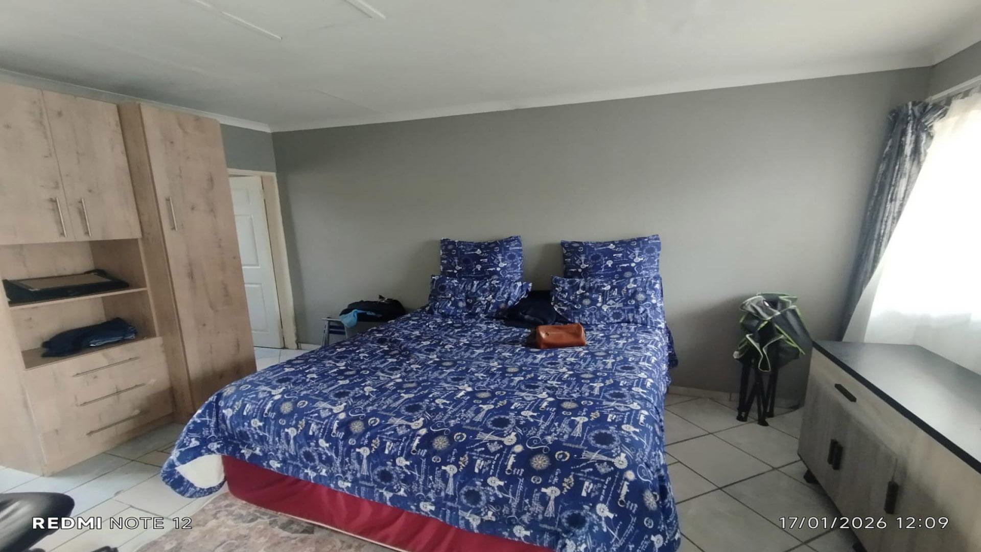 Bed Room 1 of property in Sasolburg