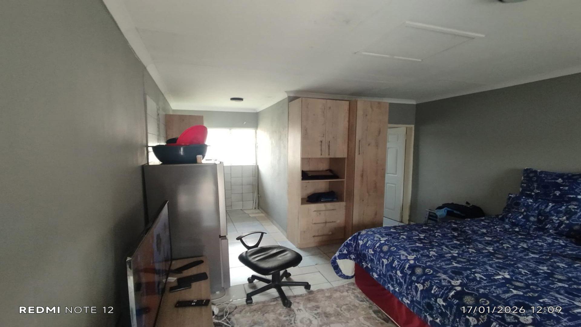 Bed Room 1 of property in Sasolburg