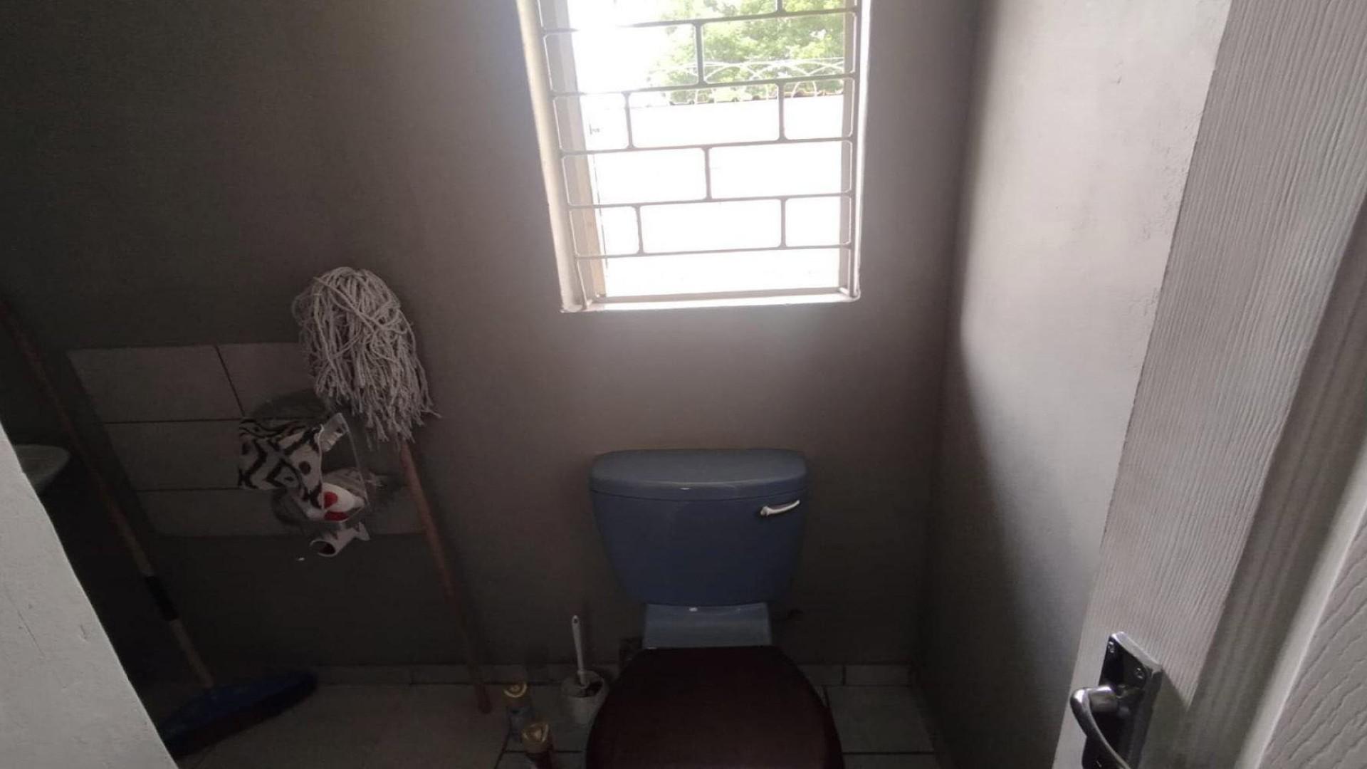 Bathroom 1 of property in Sasolburg