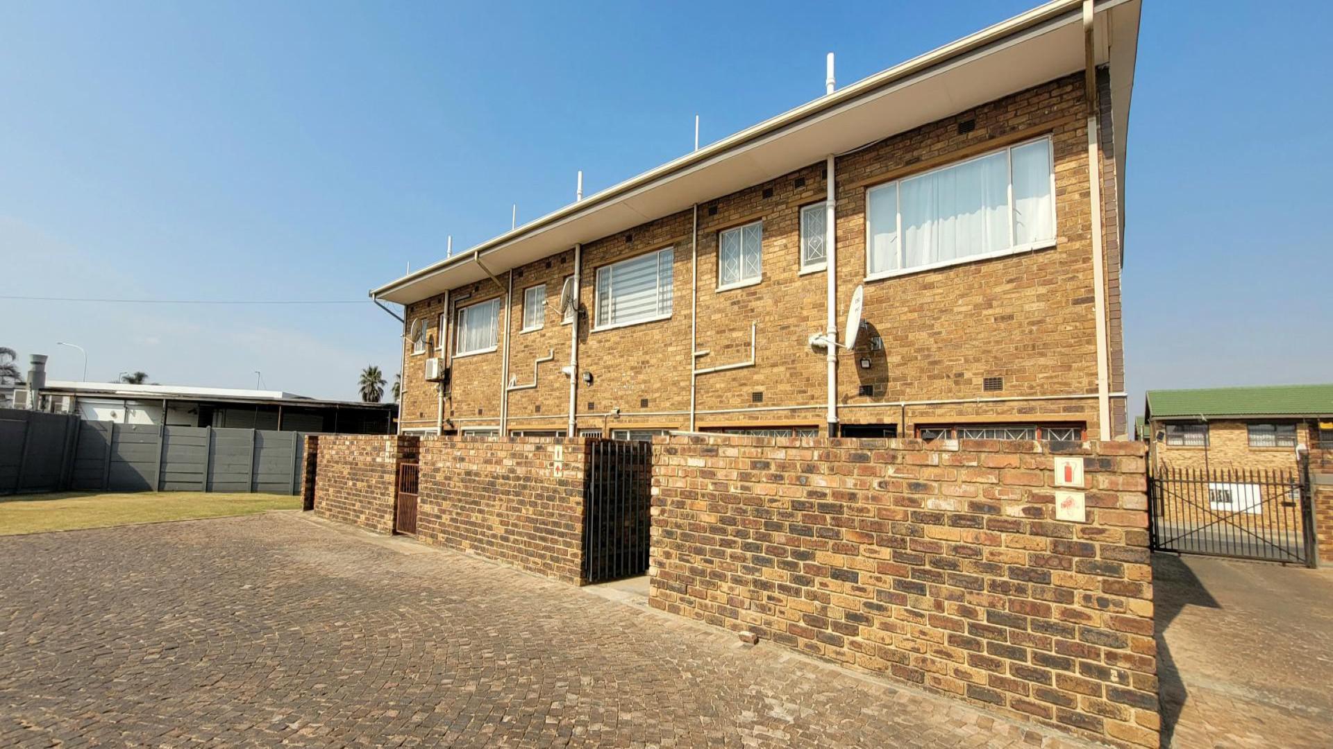 Front View of property in Witfield