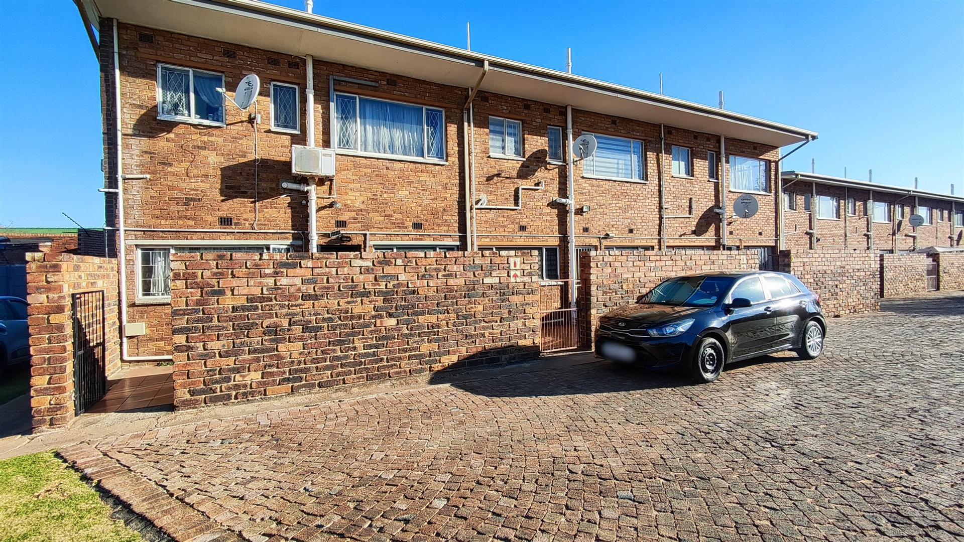Front View of property in Witfield