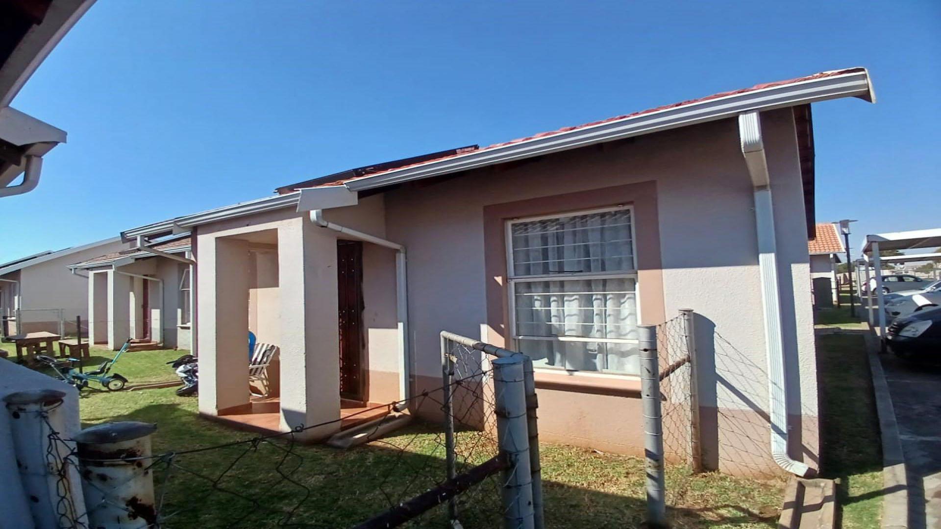 Front View of property in Orion Park