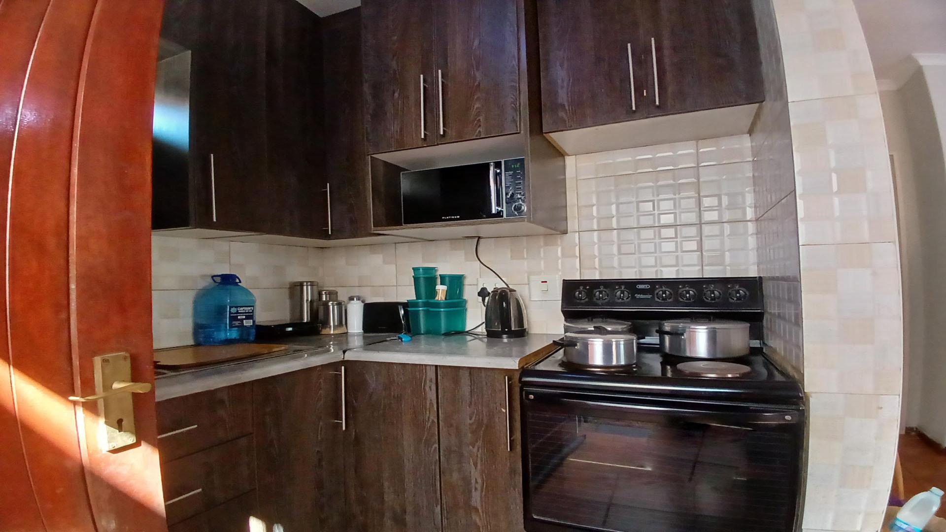 Kitchen of property in Orion Park