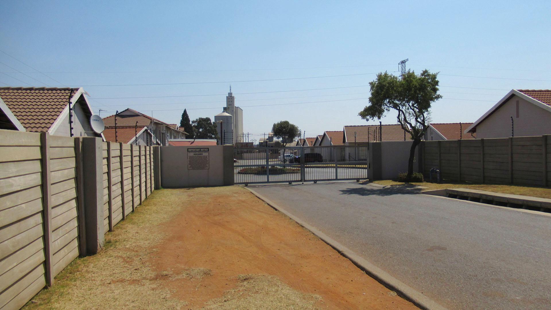 Front View of property in Orion Park