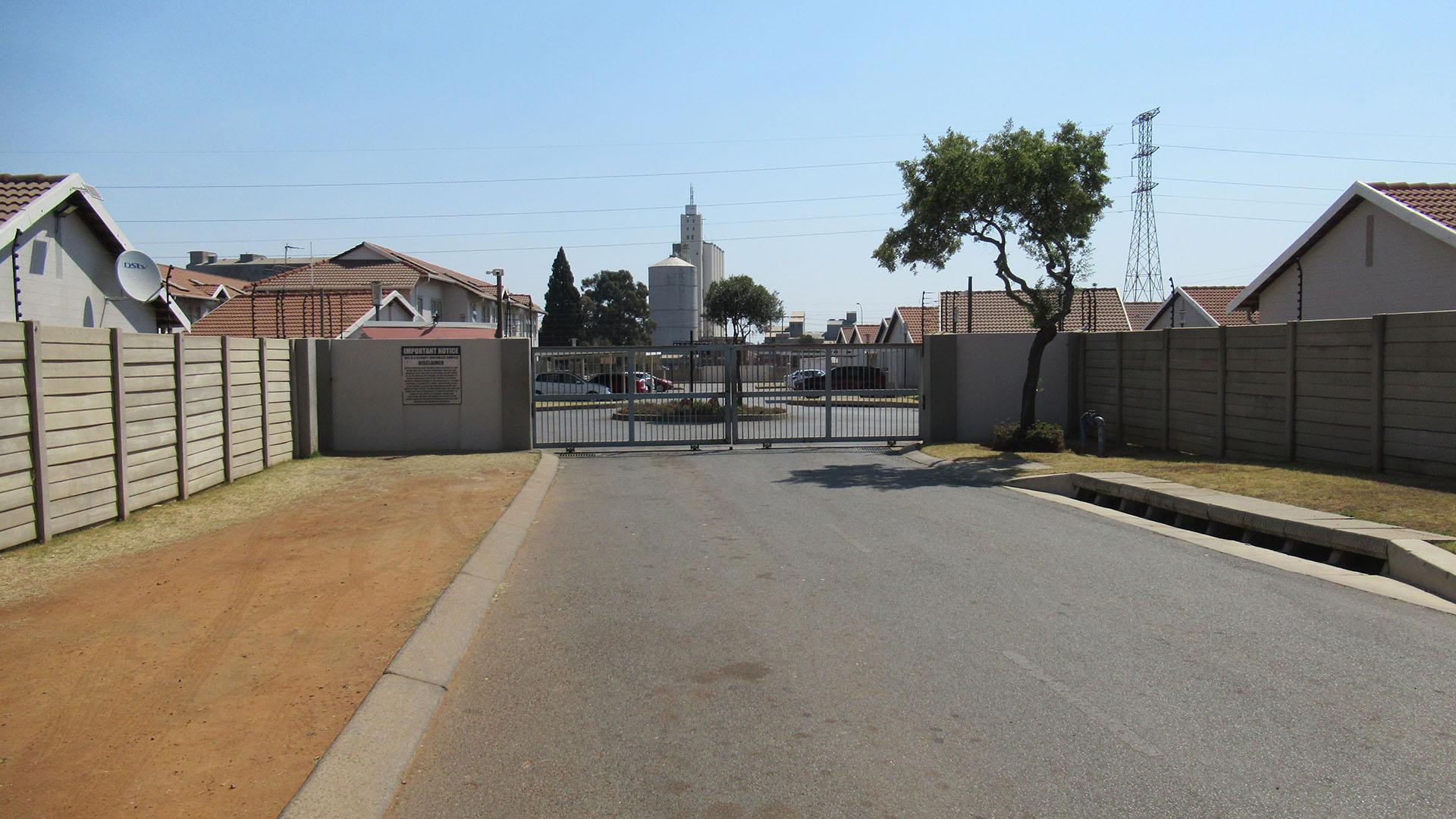 Front View of property in Orion Park