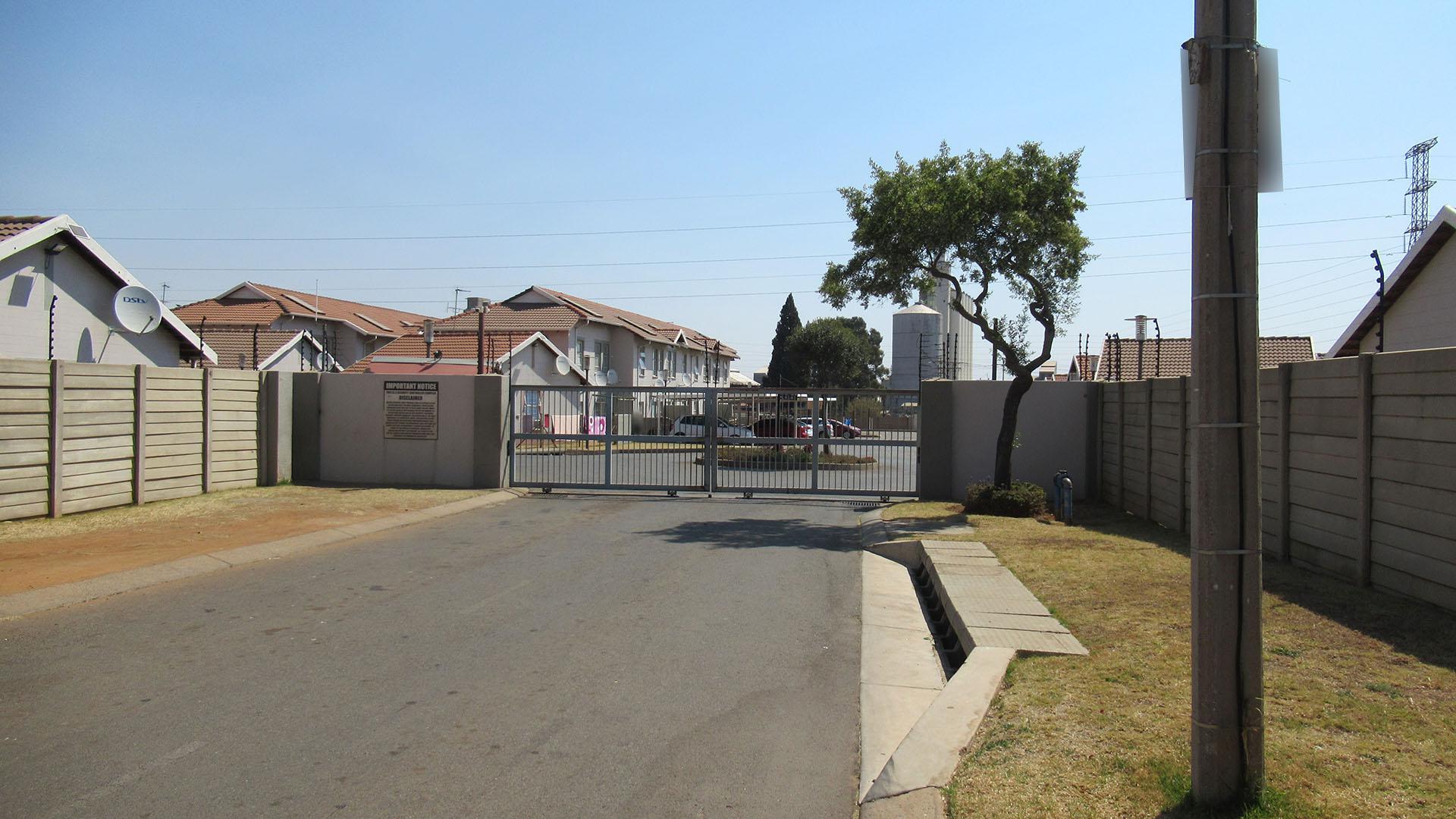 Front View of property in Orion Park