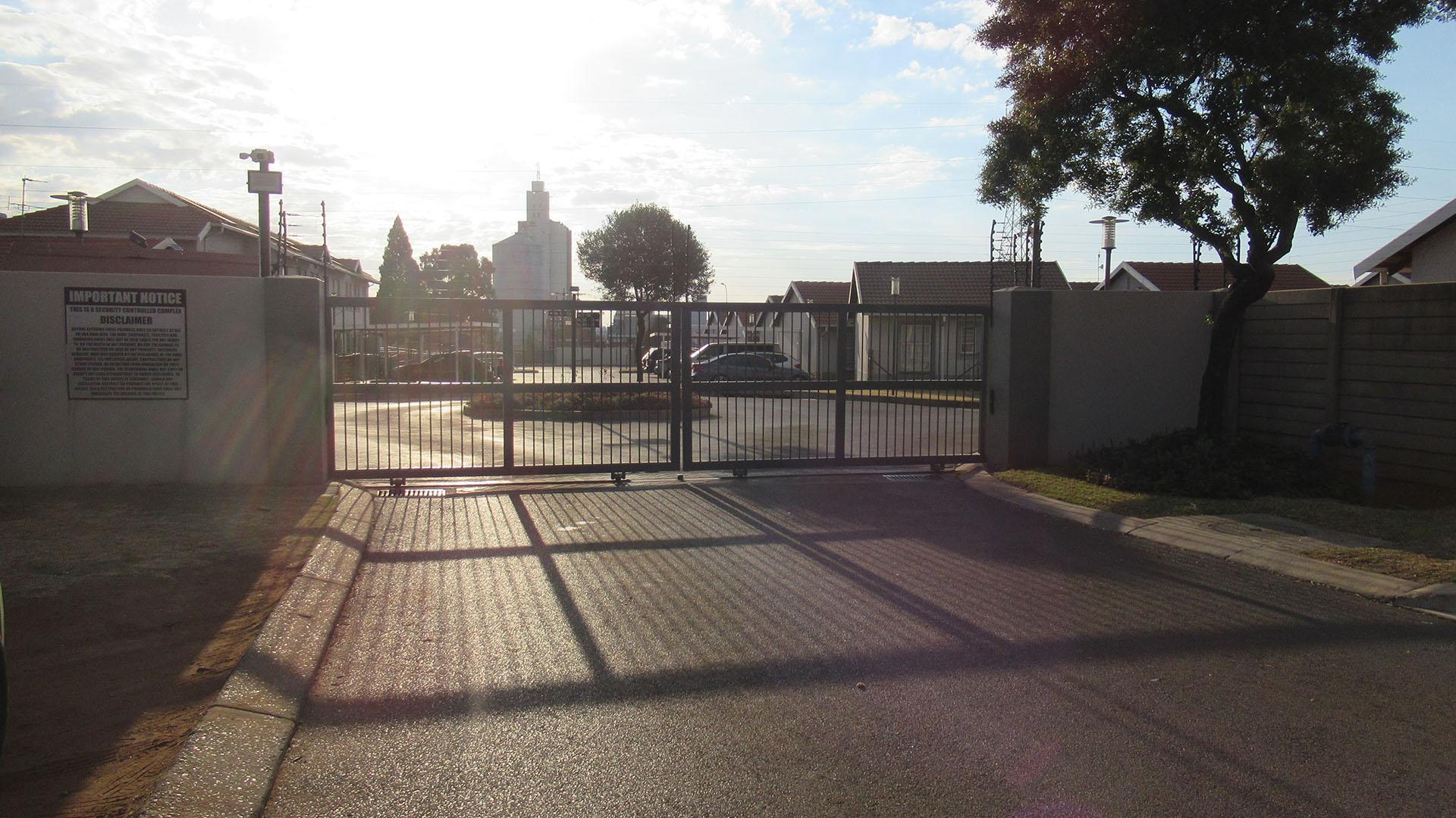 Front View of property in Orion Park