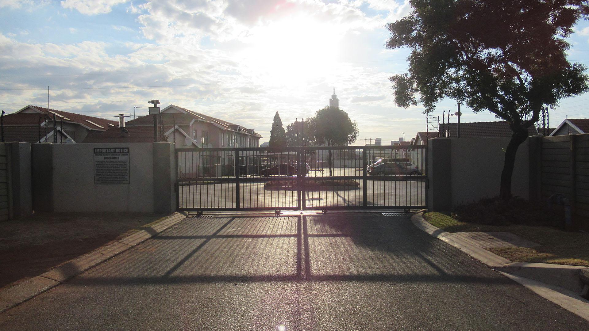 Front View of property in Orion Park