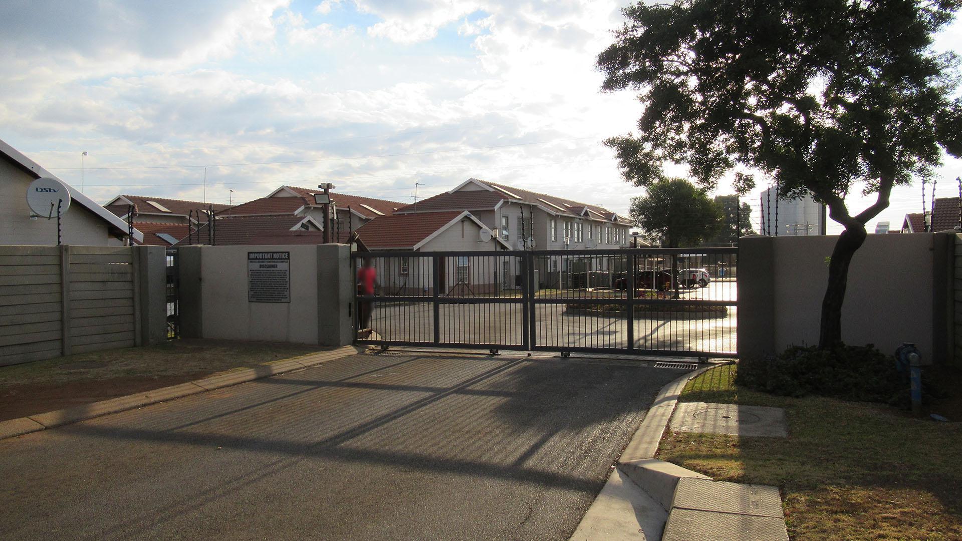 Front View of property in Orion Park