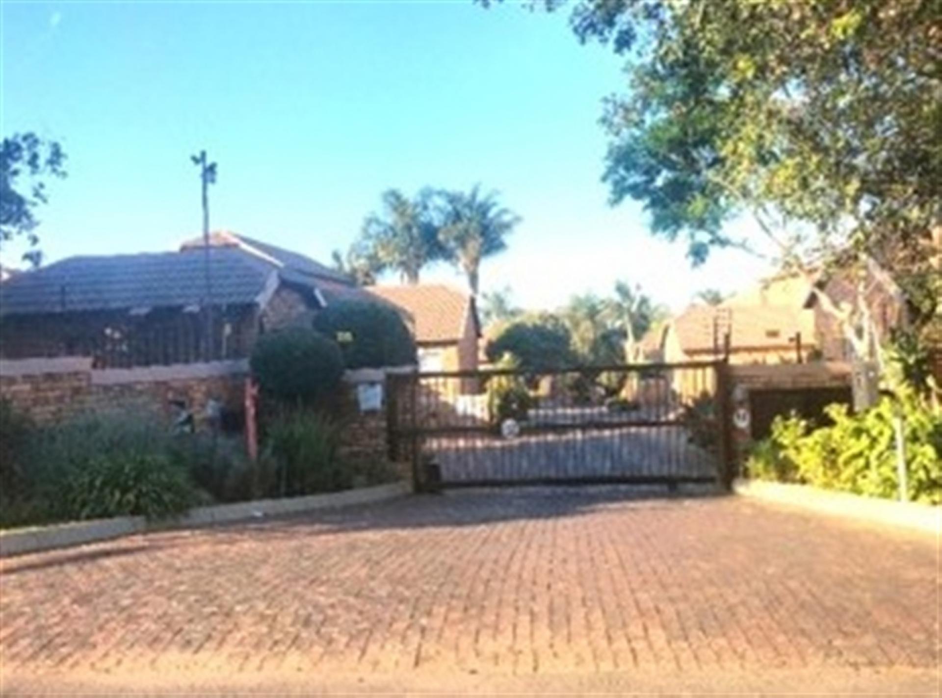 Front View of property in Amorosa