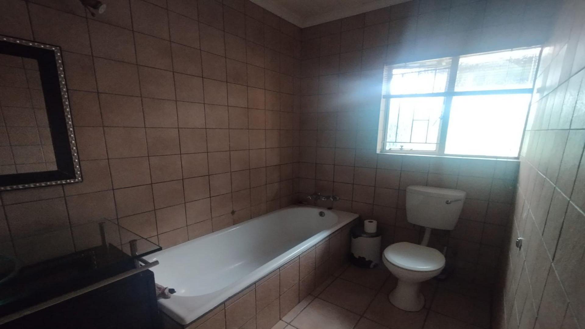 Bathroom 1 of property in Sasolburg