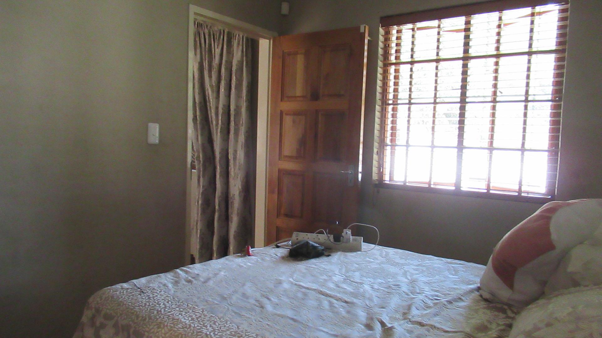 Bed Room 1 - 16 square meters of property in Sasolburg