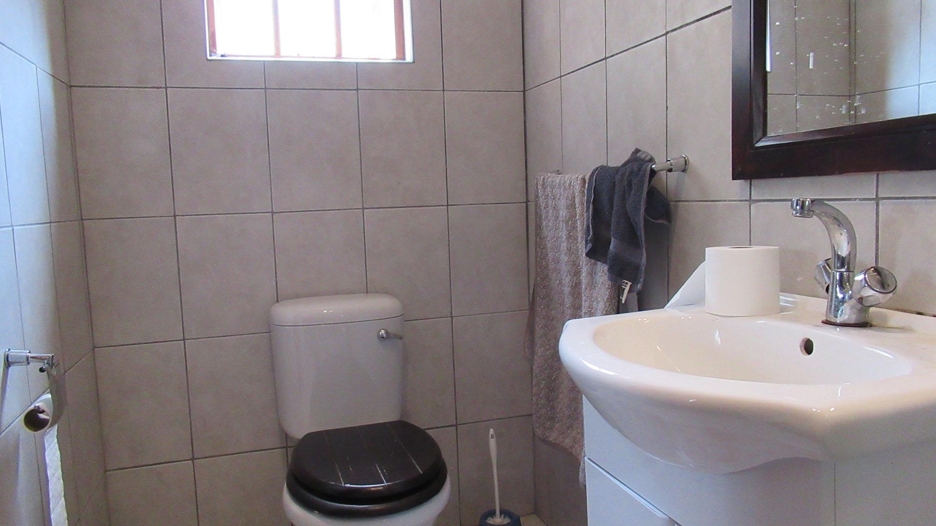 Bathroom 1 - 4 square meters of property in Sasolburg
