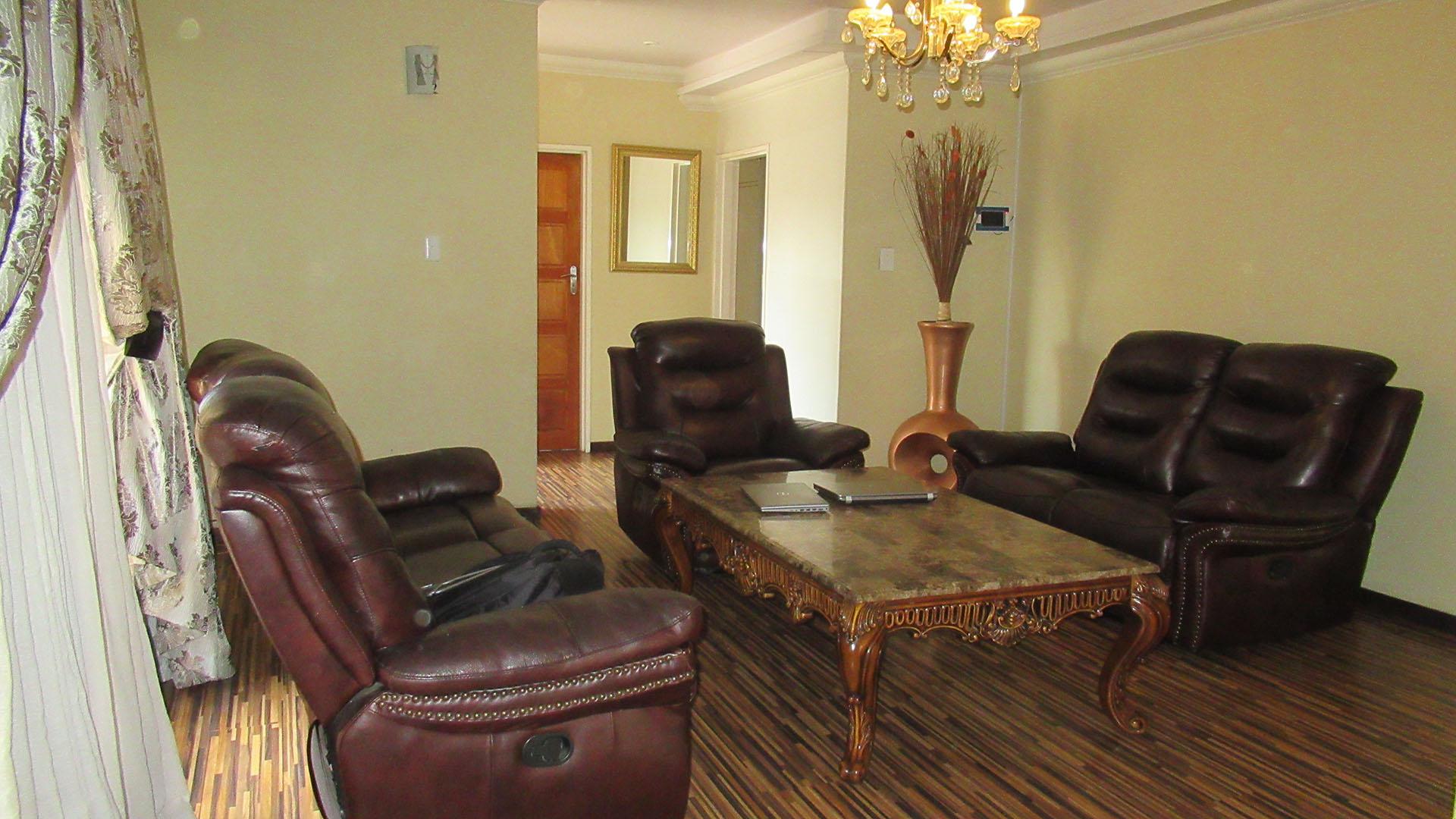 Lounges - 26 square meters of property in Sasolburg