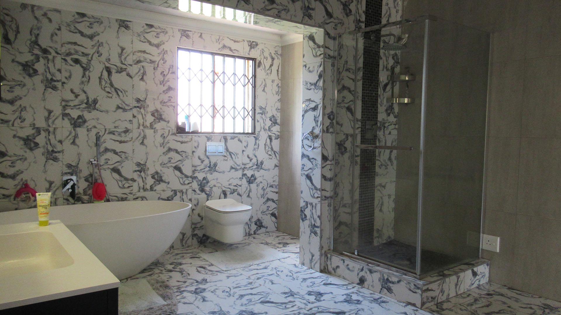 Main Bathroom - 20 square meters of property in Sasolburg