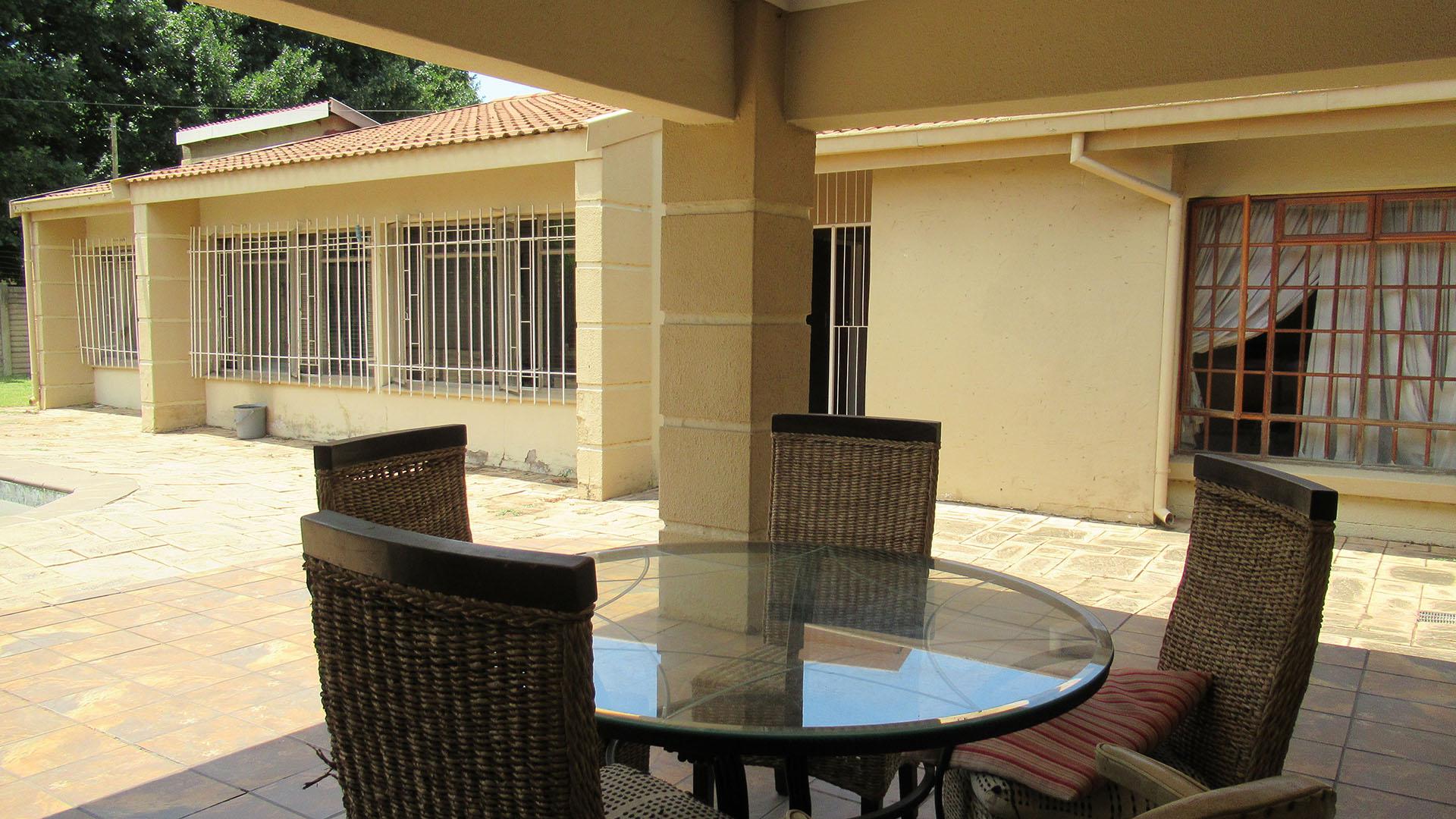 Patio - 35 square meters of property in Sasolburg