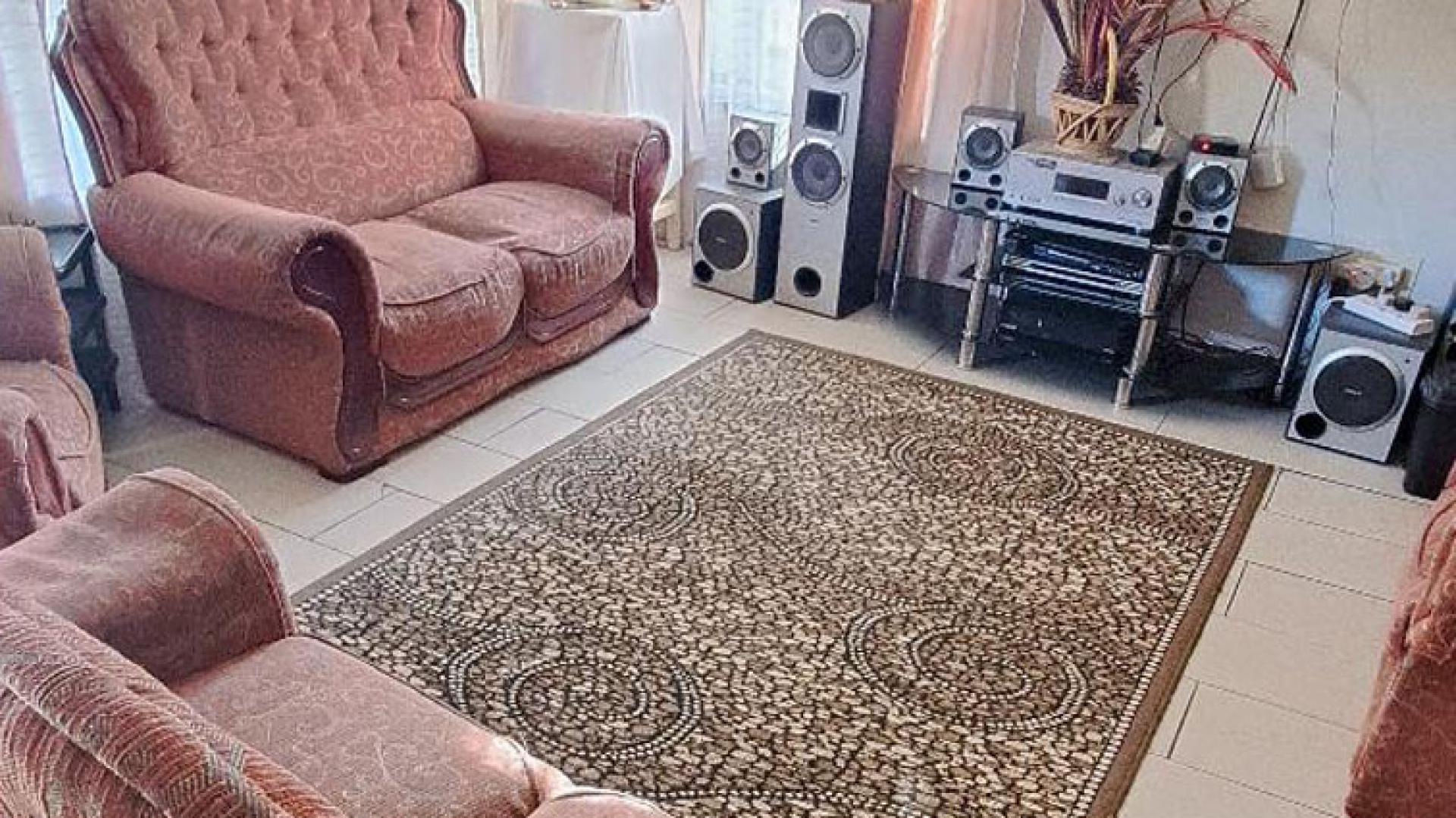Lounges of property in Glencoe