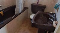 Bathroom 1 of property in Glencoe