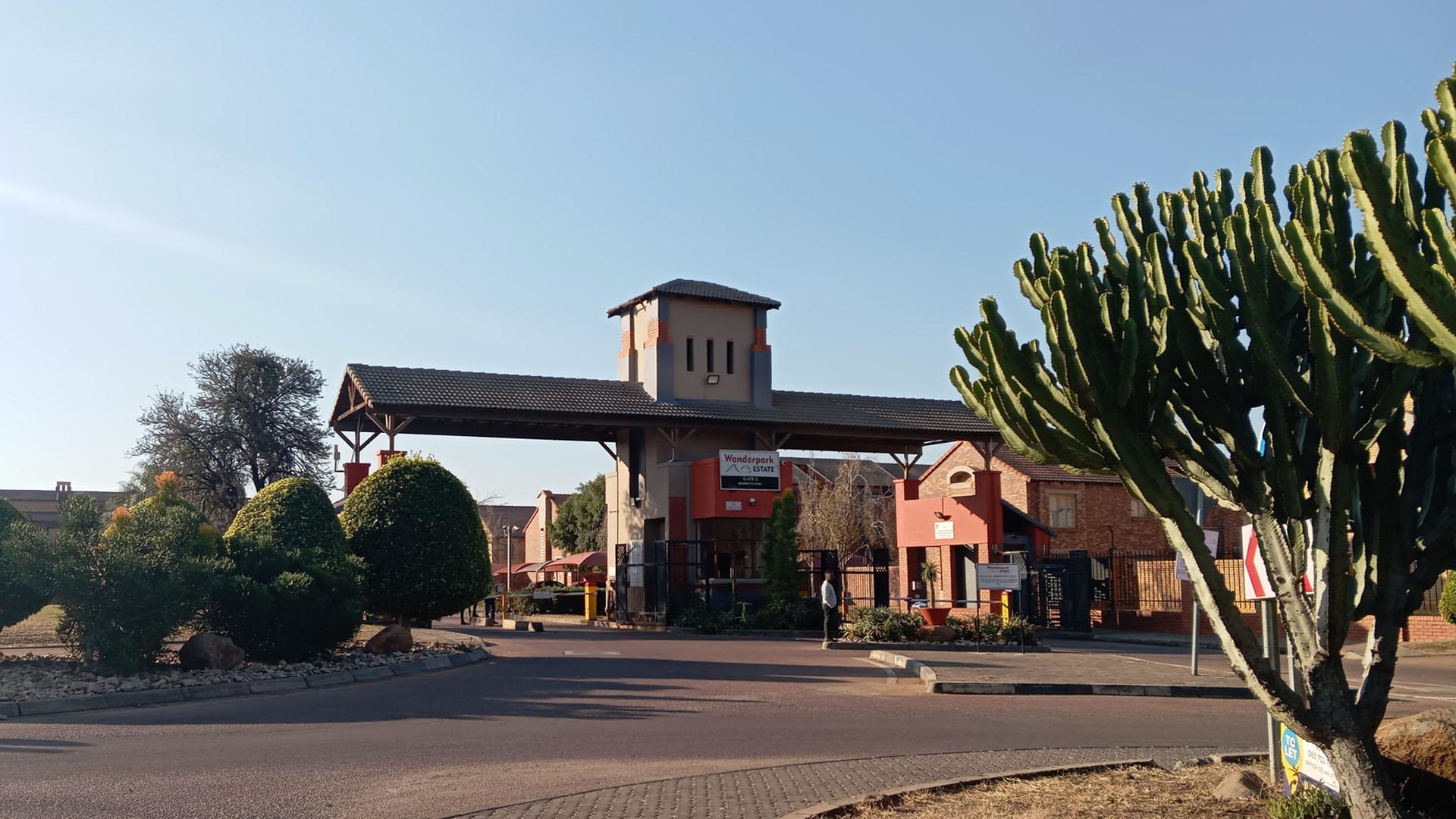 Front View of property in Karenpark