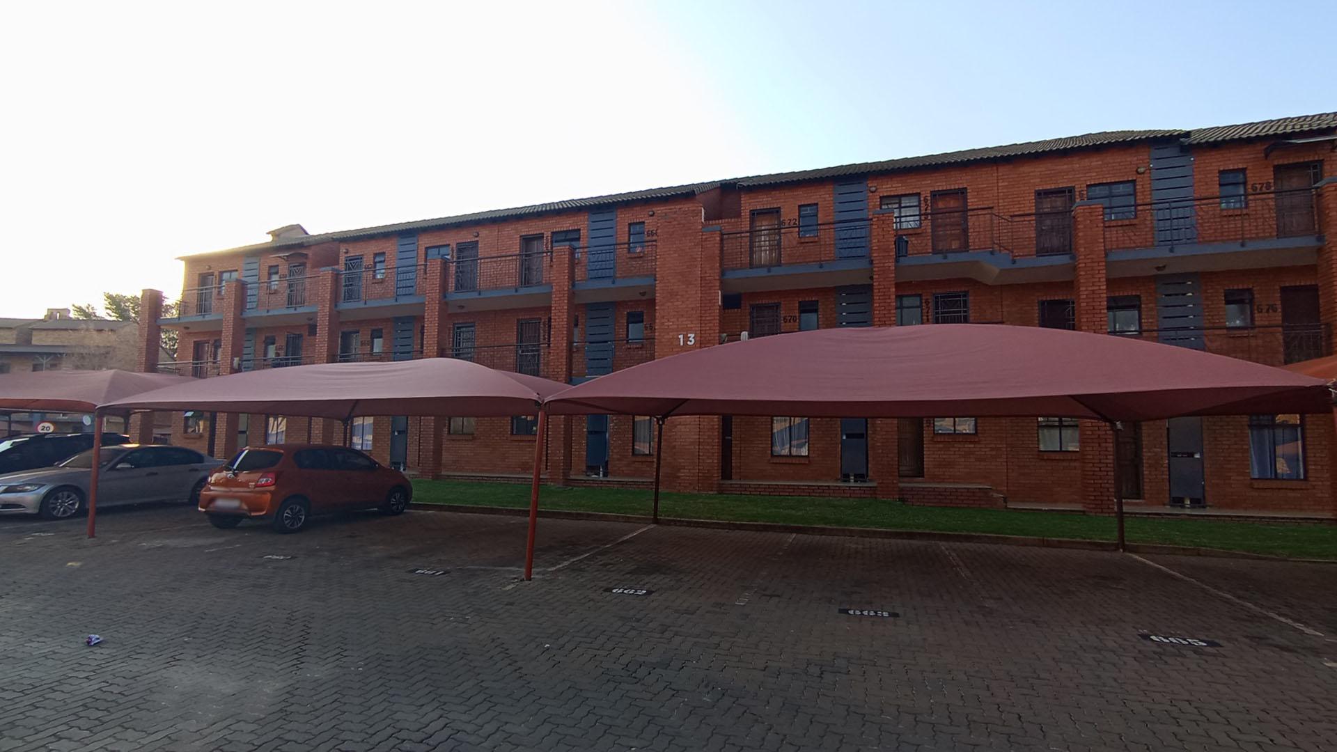 Front View of property in Karenpark
