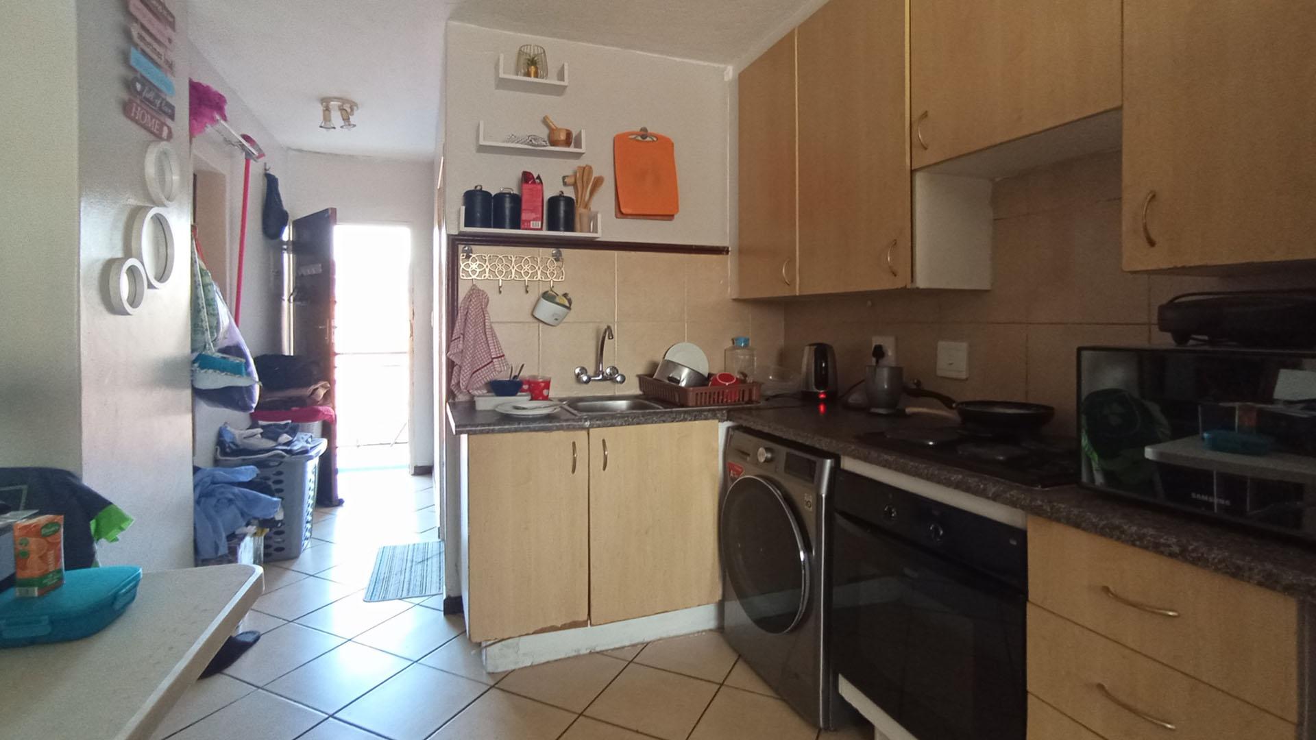 Kitchen - 4 square meters of property in Karenpark