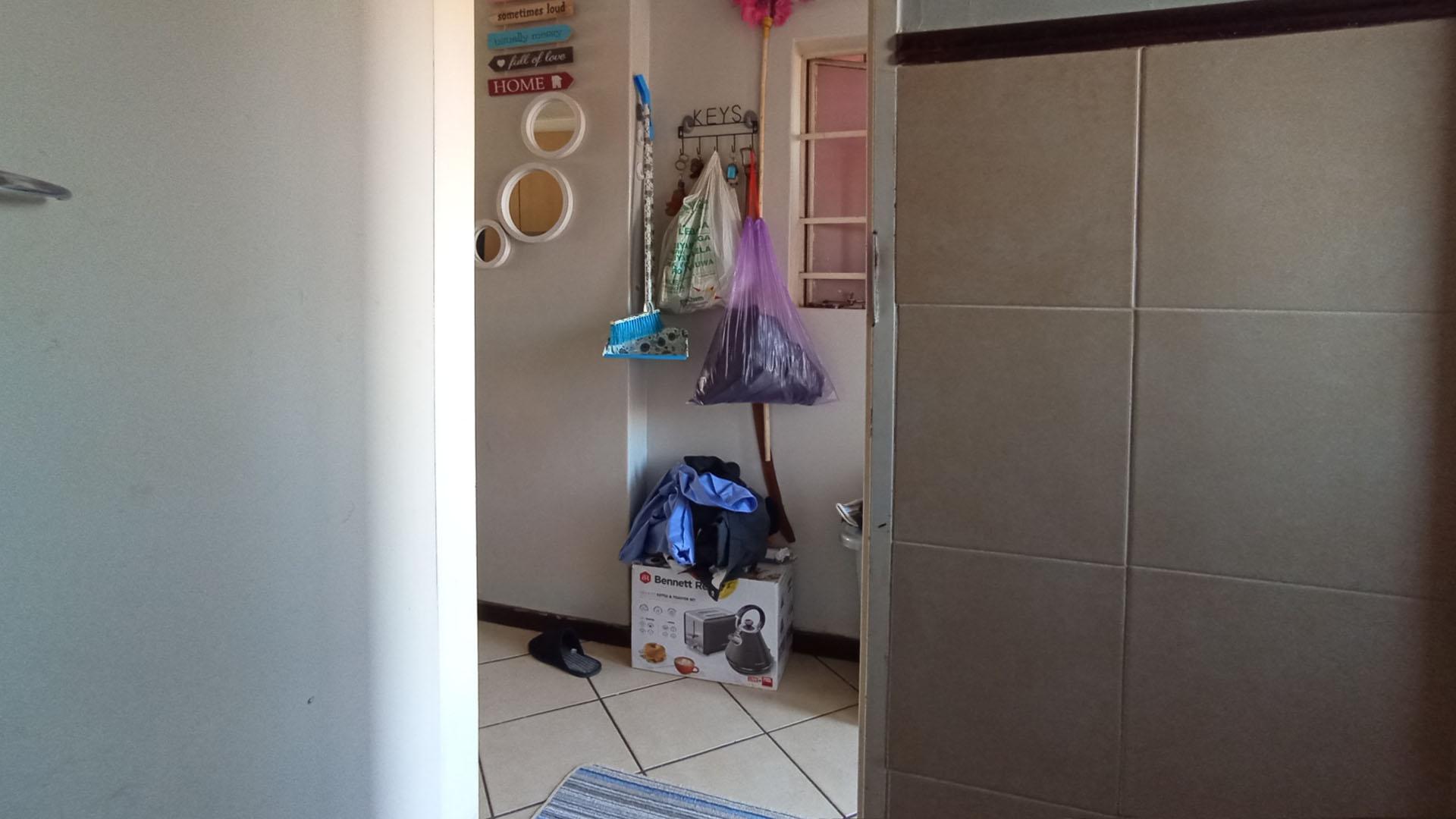 Bathroom 1 - 4 square meters of property in Karenpark