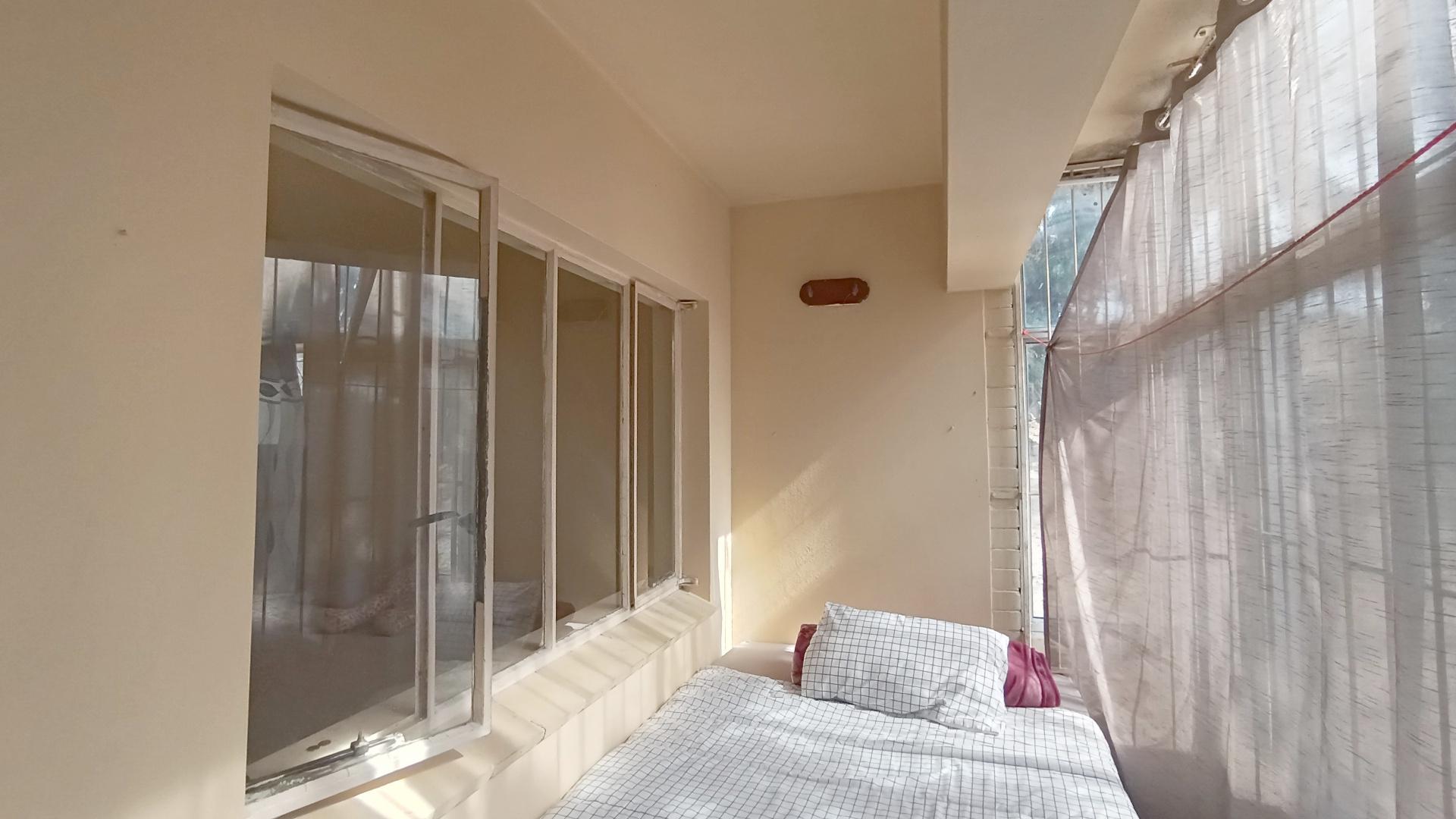 Spaces - 3 square meters of property in Montclair (Dbn)