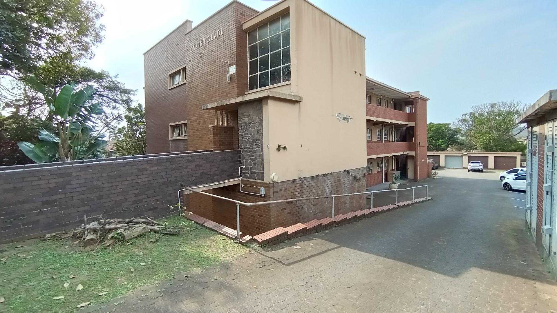 Front View of property in Montclair (Dbn)