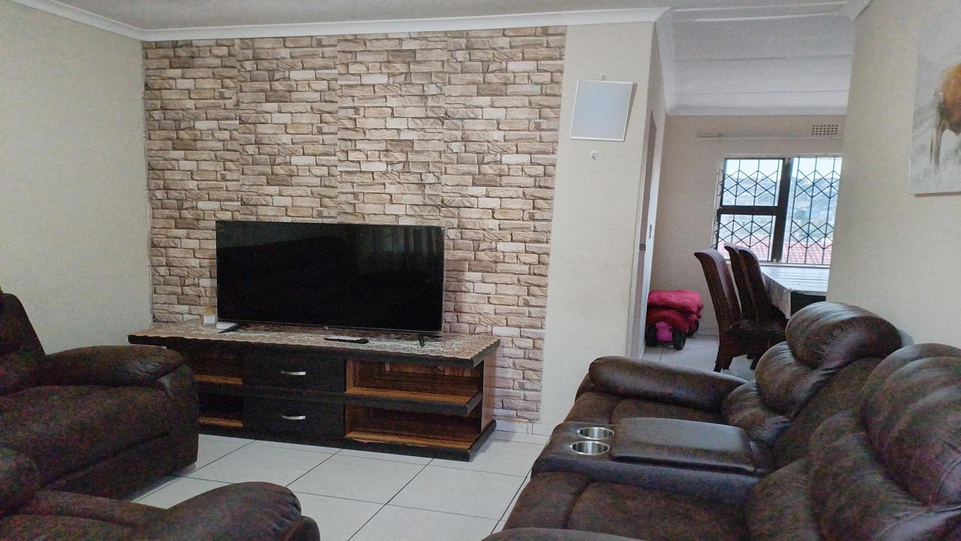Lounges of property in Umlazi