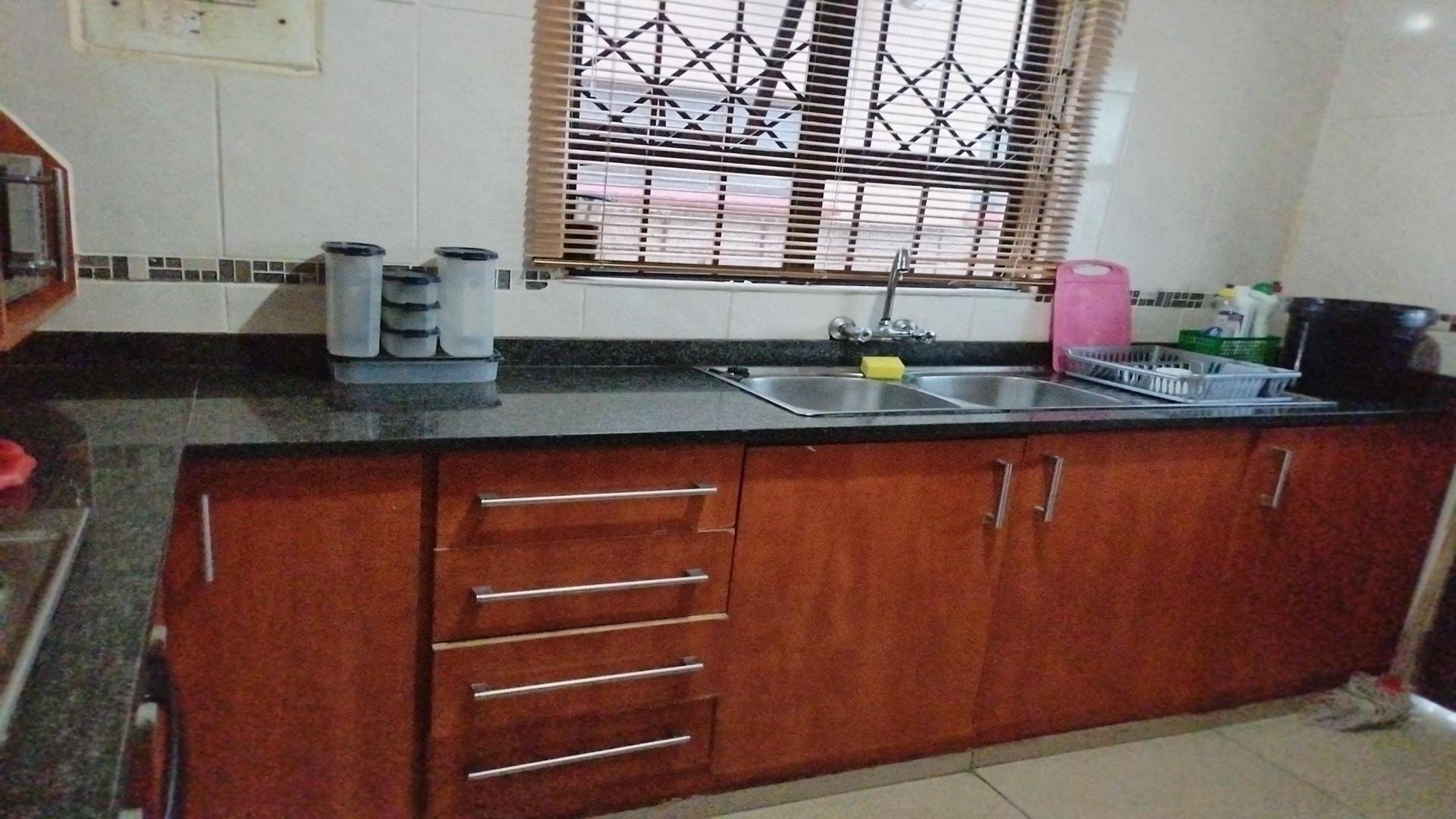 Kitchen of property in Umlazi