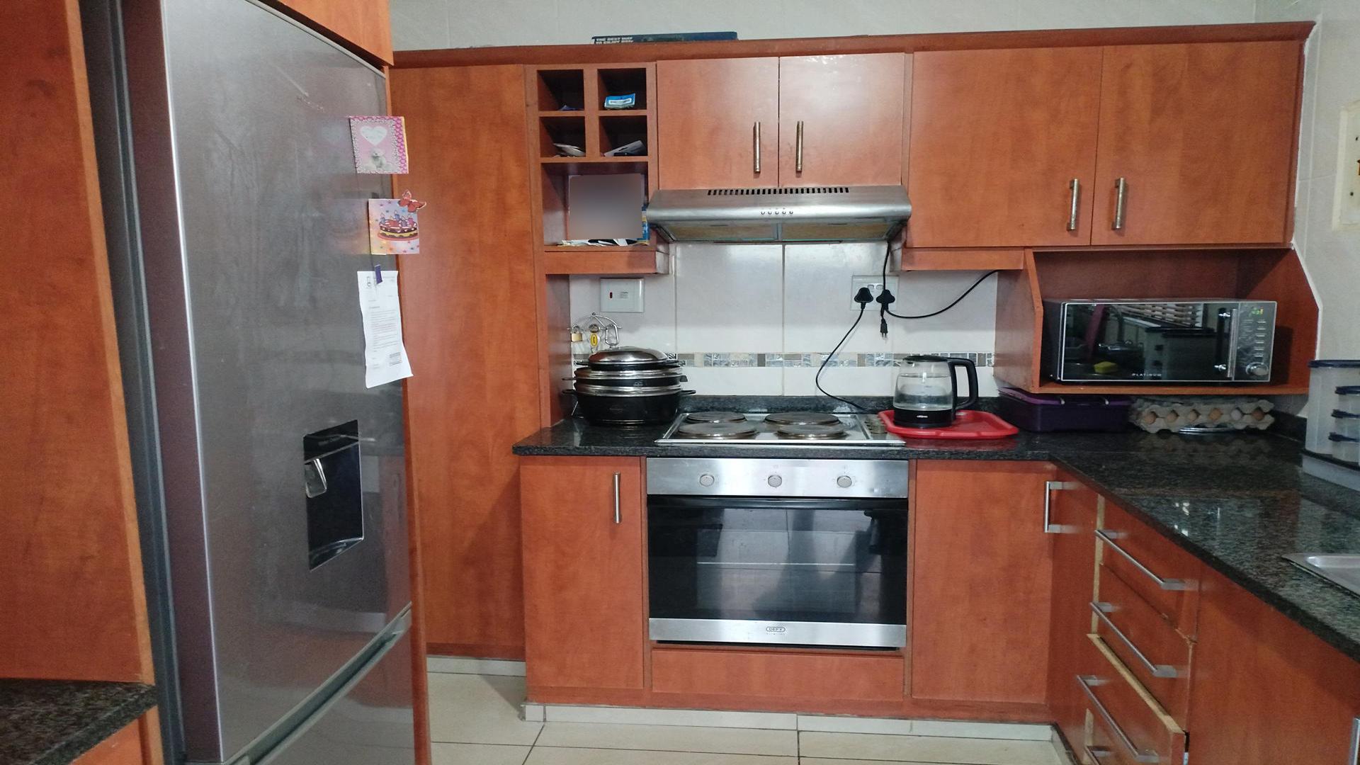 Kitchen of property in Umlazi