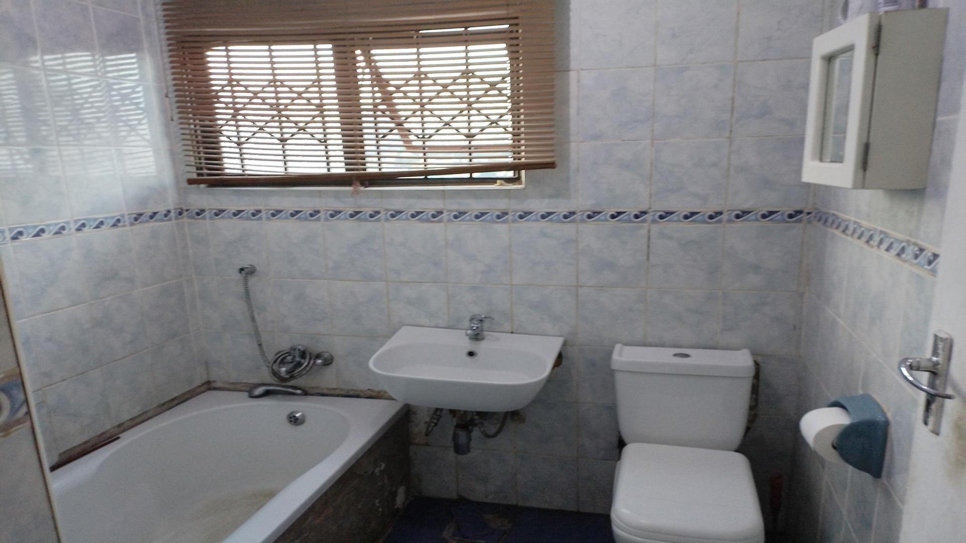 Bathroom 1 of property in Umlazi
