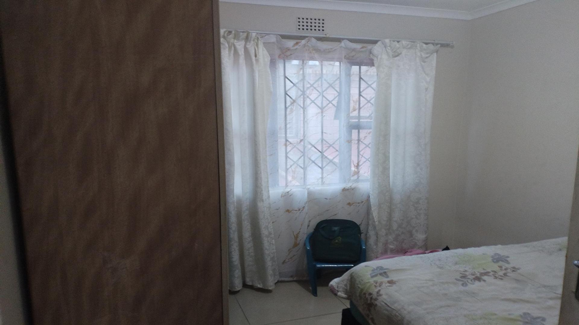 Bed Room 1 of property in Umlazi