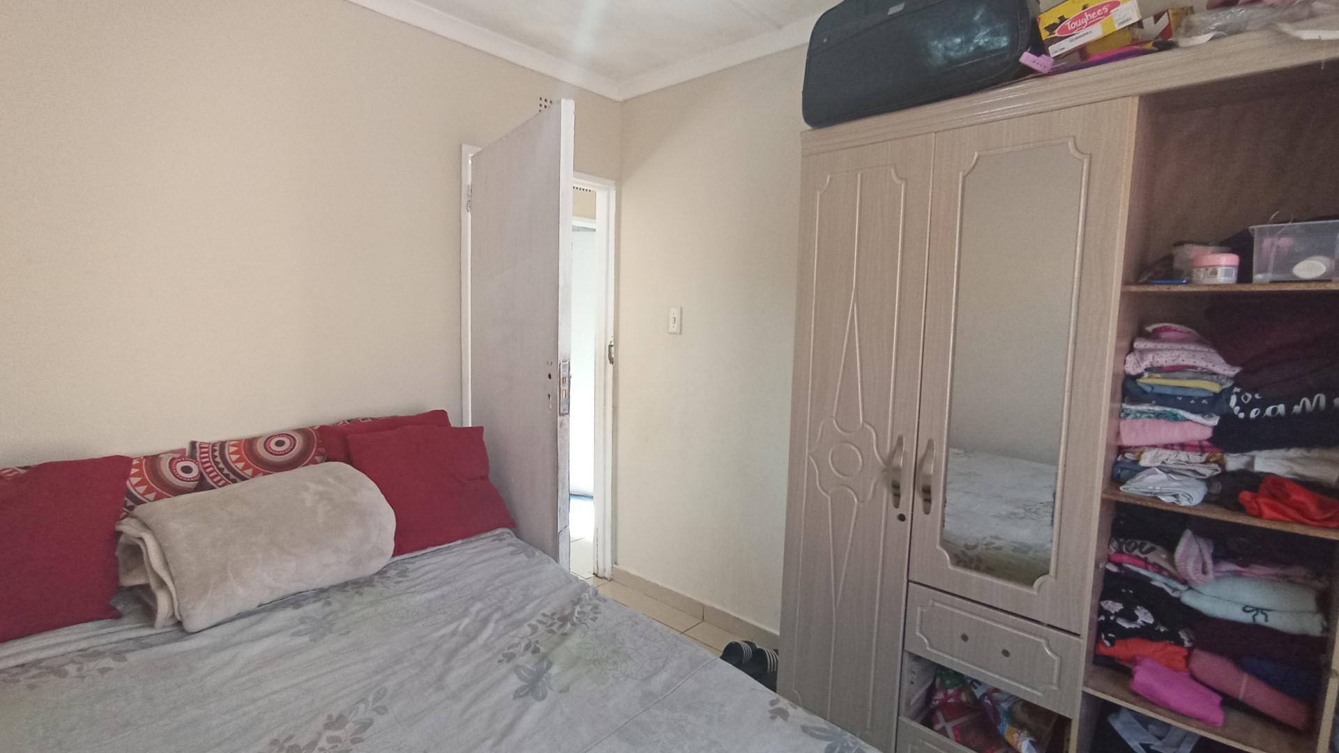Bed Room 2 - 13 square meters of property in Umlazi