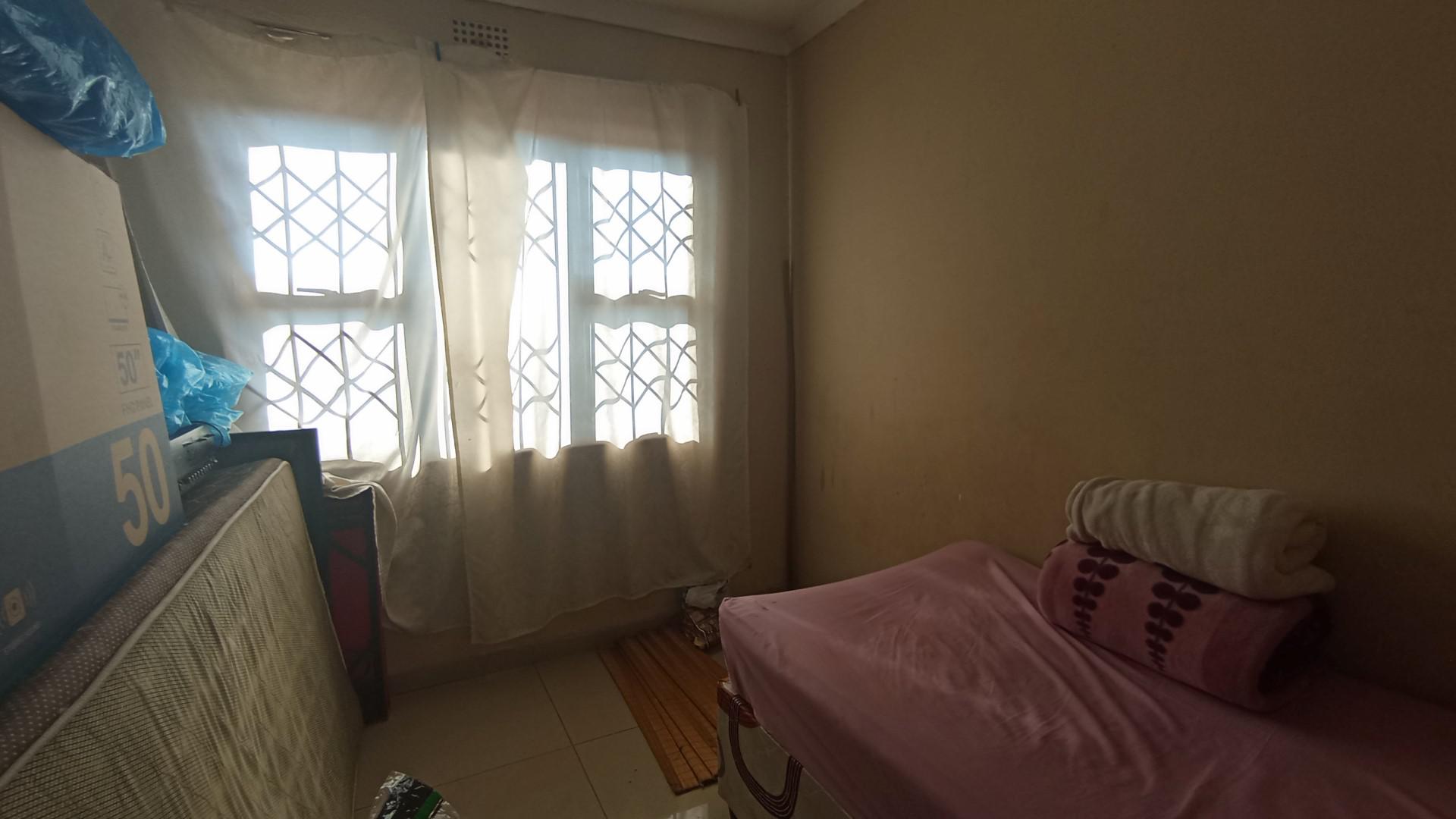 Bed Room 1 - 9 square meters of property in Umlazi