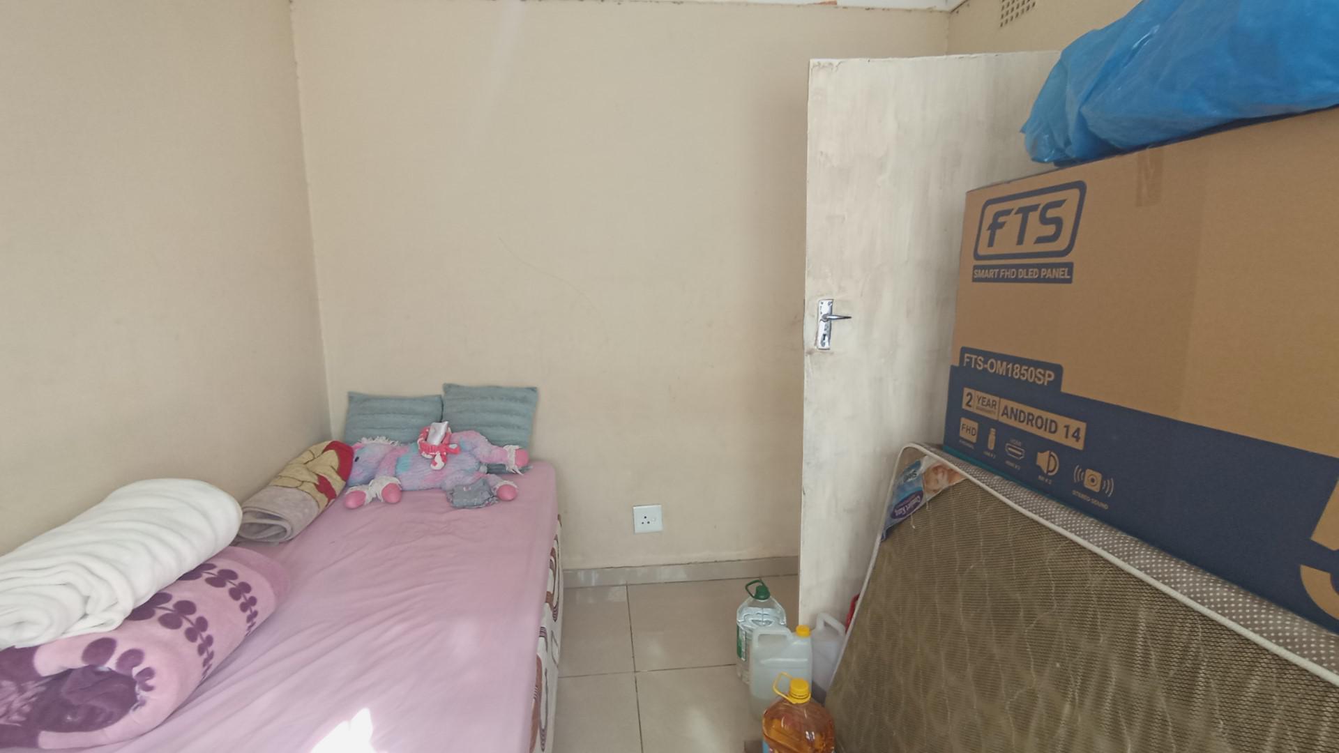 Bed Room 1 - 9 square meters of property in Umlazi