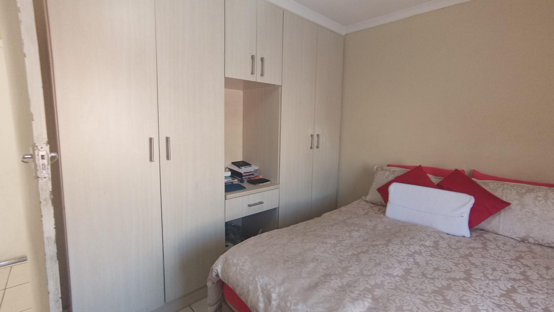 Bed Room 3 - 10 square meters of property in Umlazi