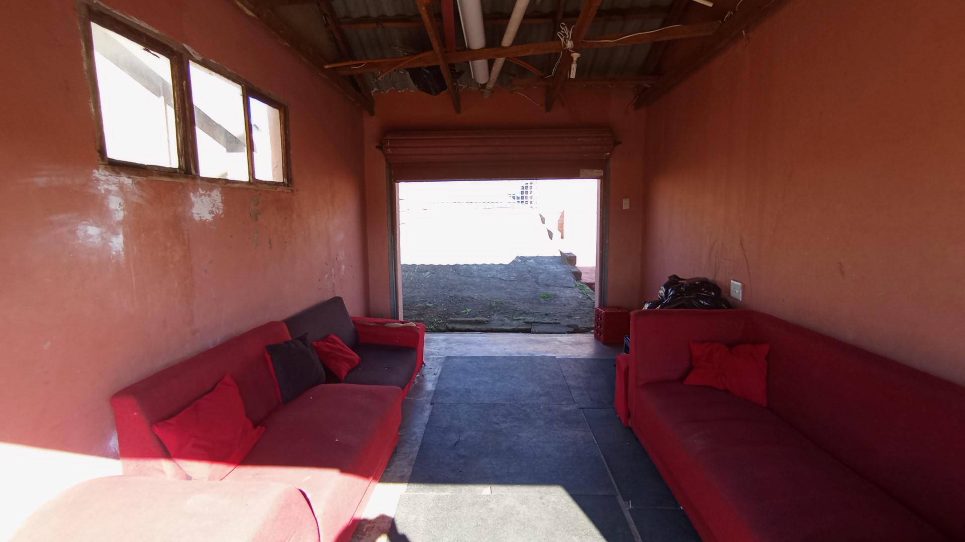 Garage - 21 square meters of property in Umlazi