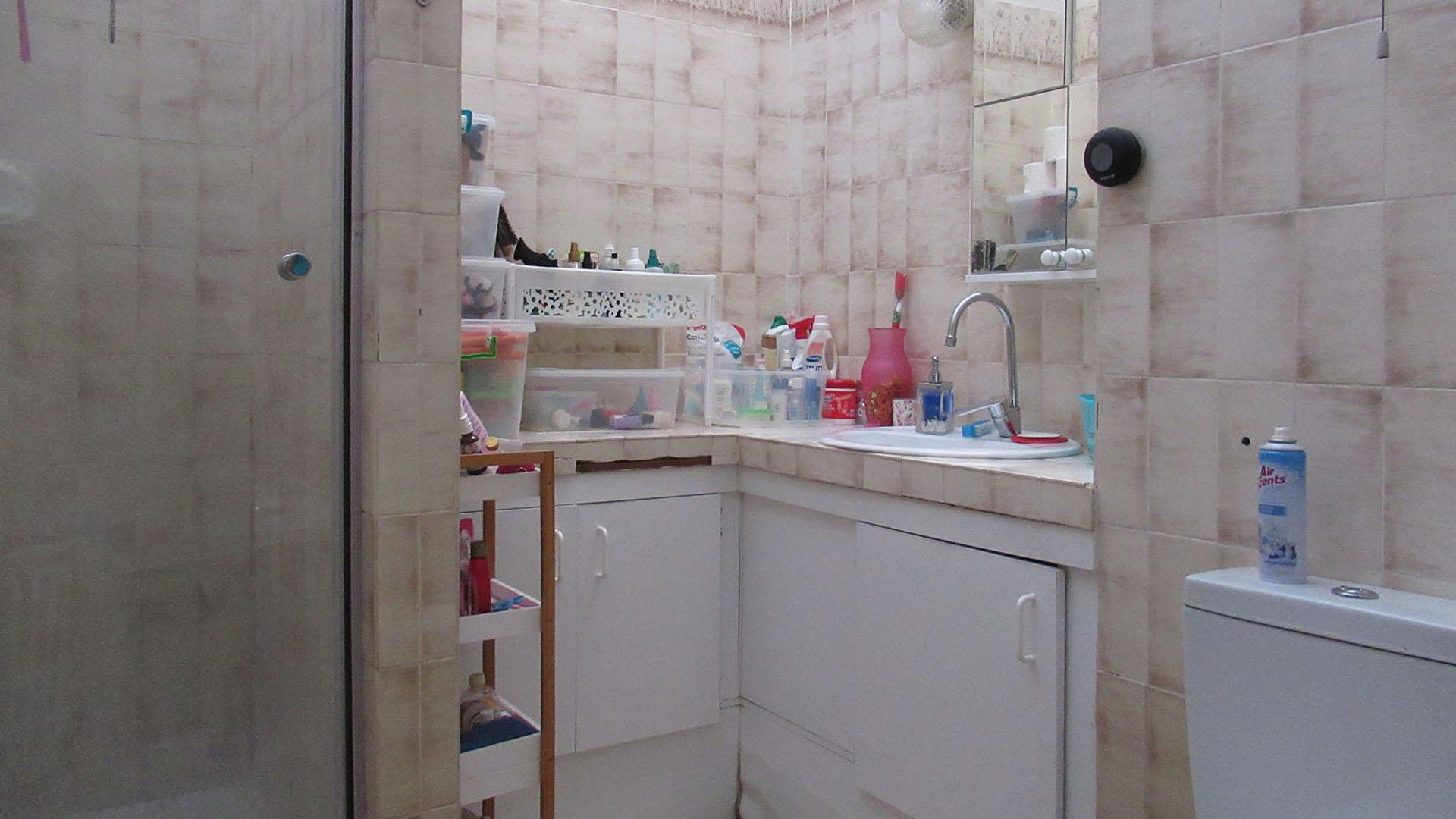 Main Bathroom - 29 square meters of property in Florida