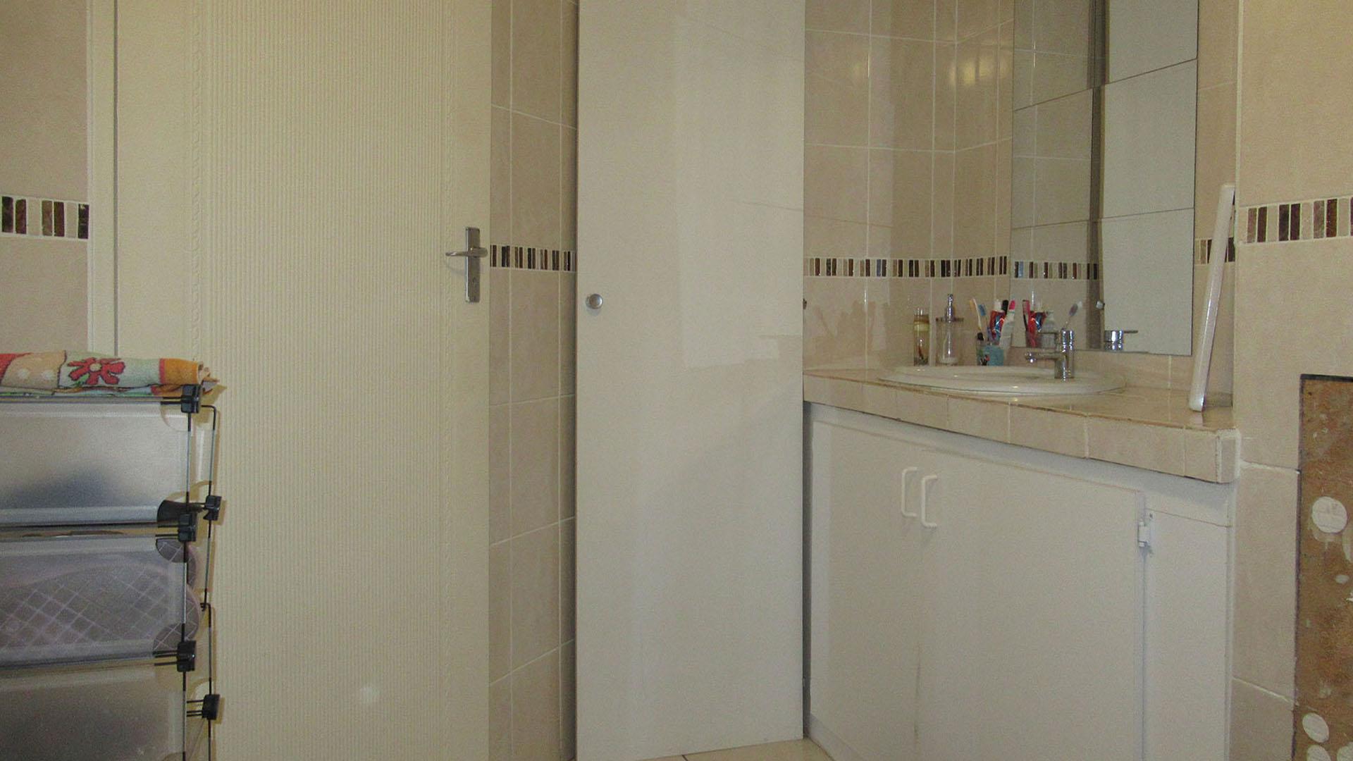 Bathroom 1 - 6 square meters of property in Florida