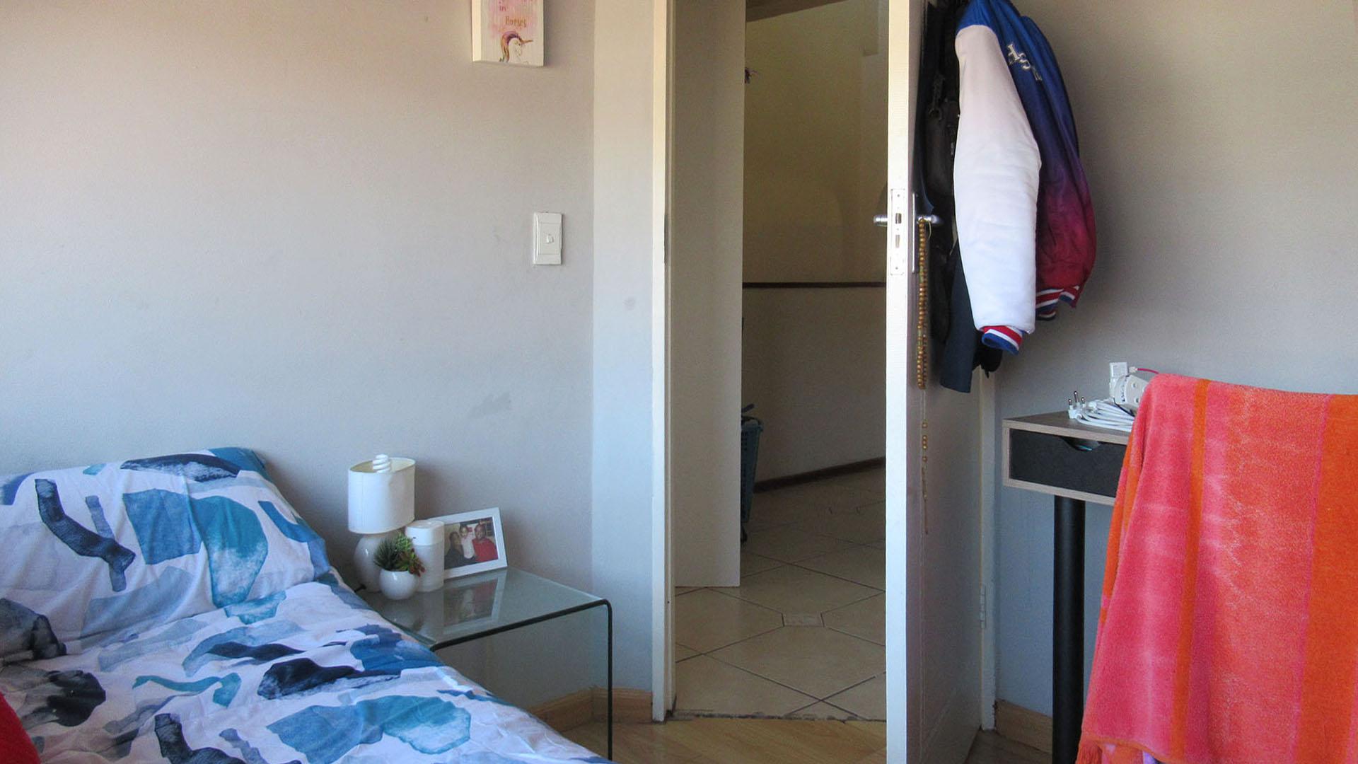 Bed Room 2 - 8 square meters of property in Florida