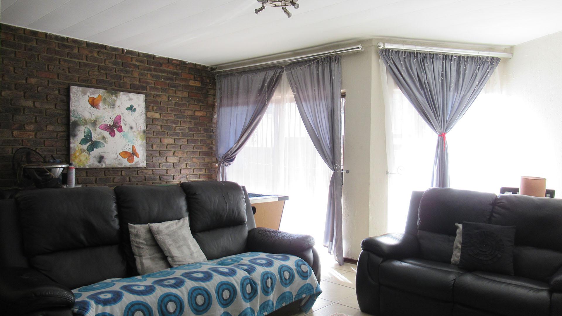 Lounges - 20 square meters of property in Florida