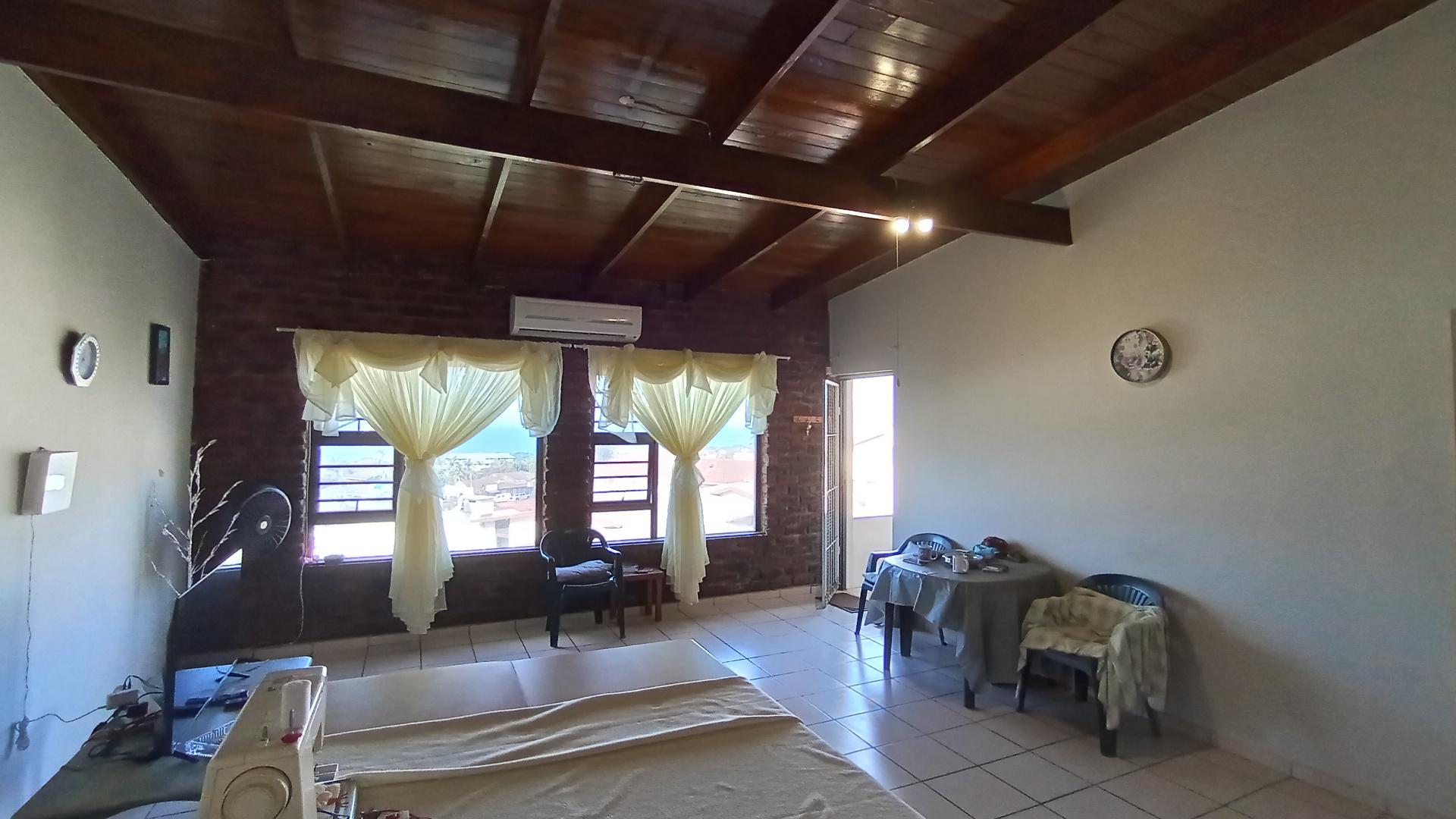 Lounges - 33 square meters of property in Shelly Beach