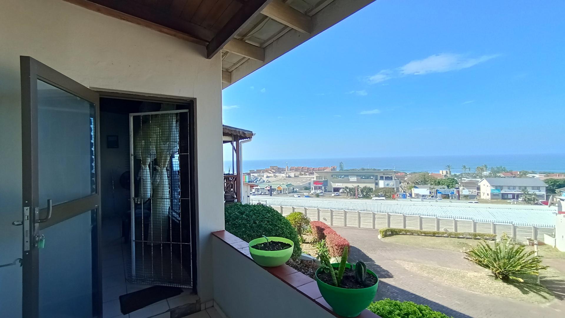 Balcony - 8 square meters of property in Shelly Beach